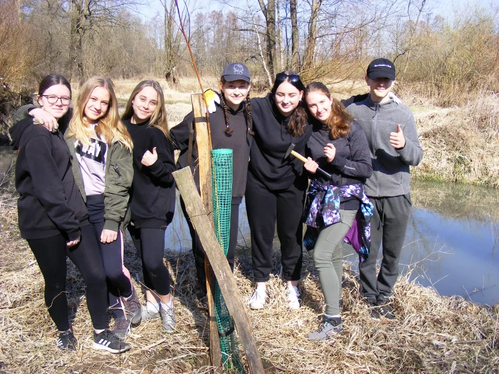 Stromů v Poodří na jaře opět přibylo. Dvě třetiny z nich vysázeli místní školáci