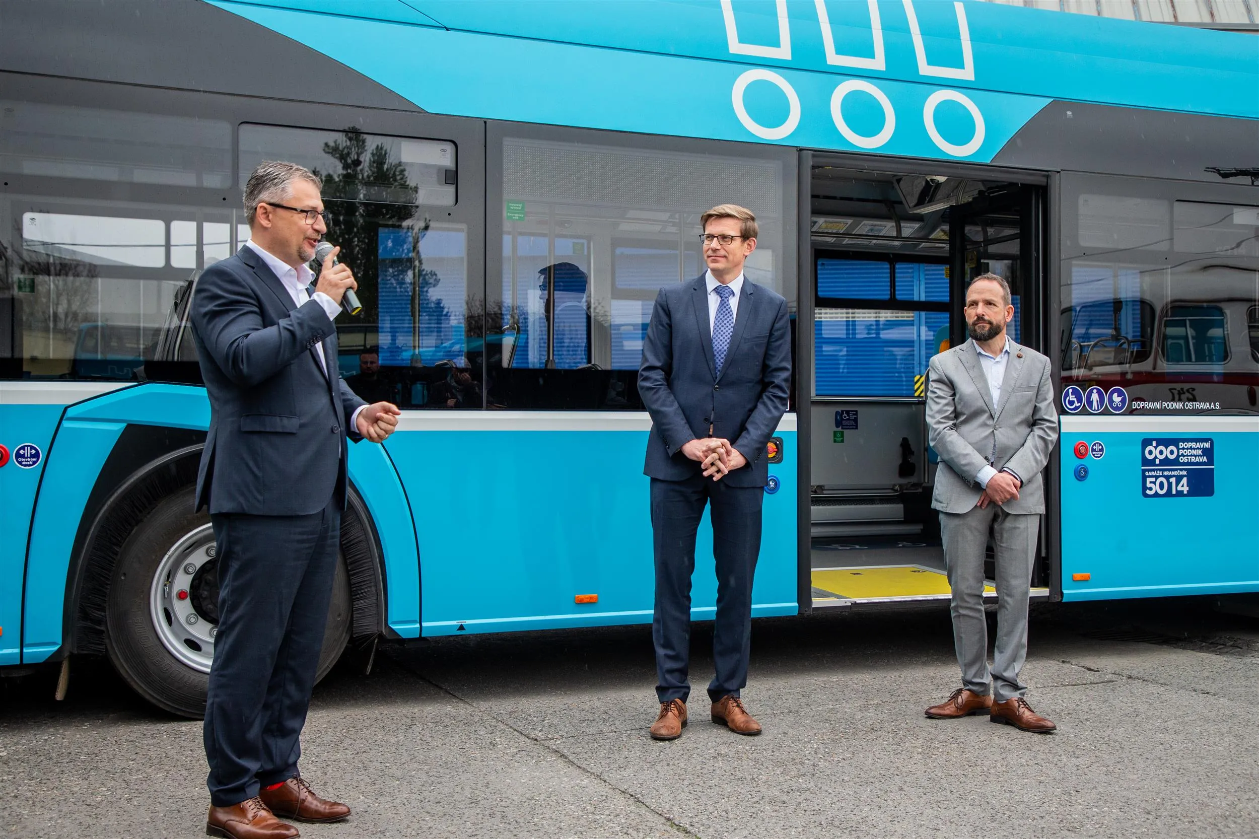 Každý desátý autobus bude elektrobus. DPO zařazuje do provozu největší flotilu elektrobusů v ČR
