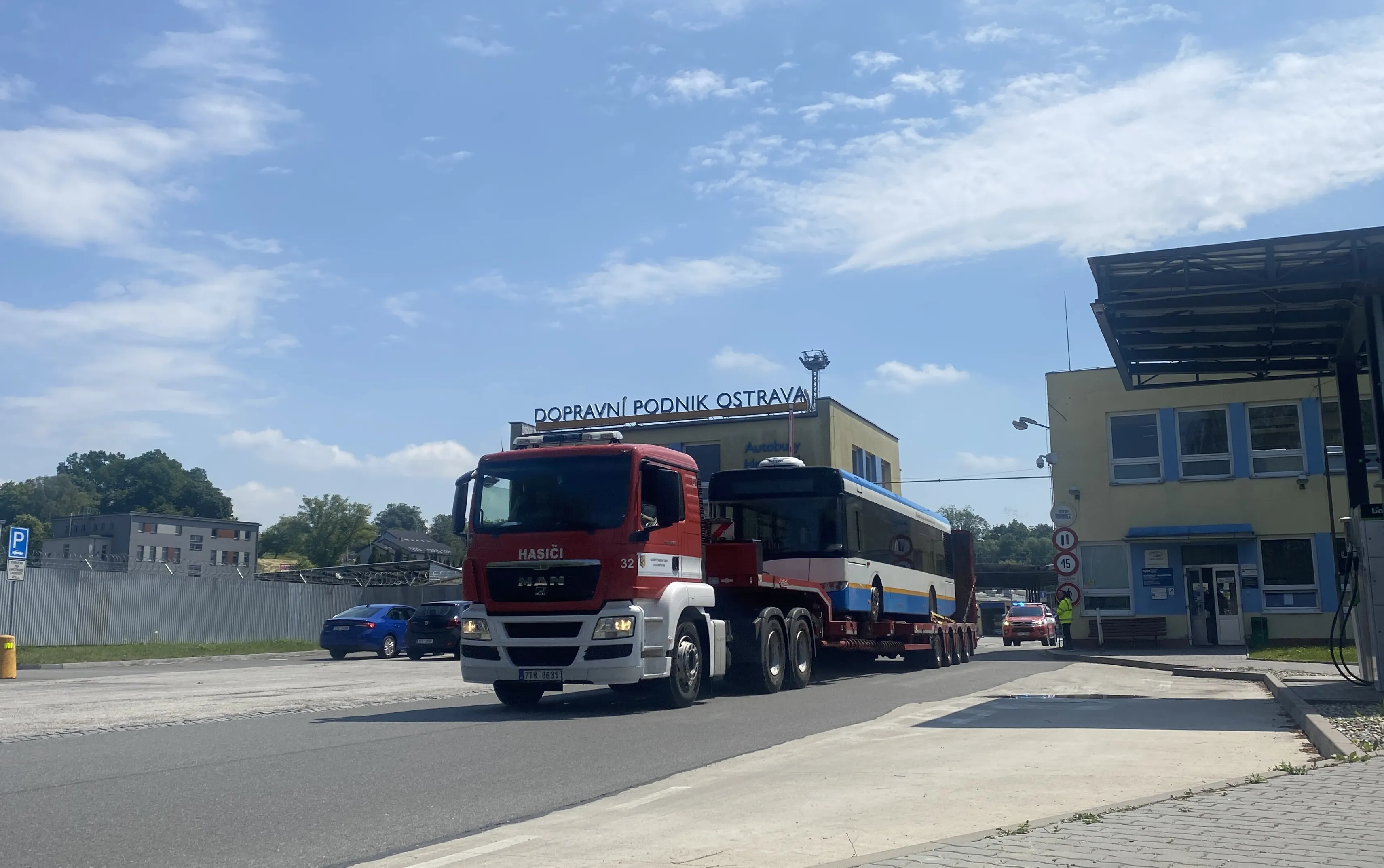 Autobusy DPO budou pomáhat na Ukrajině