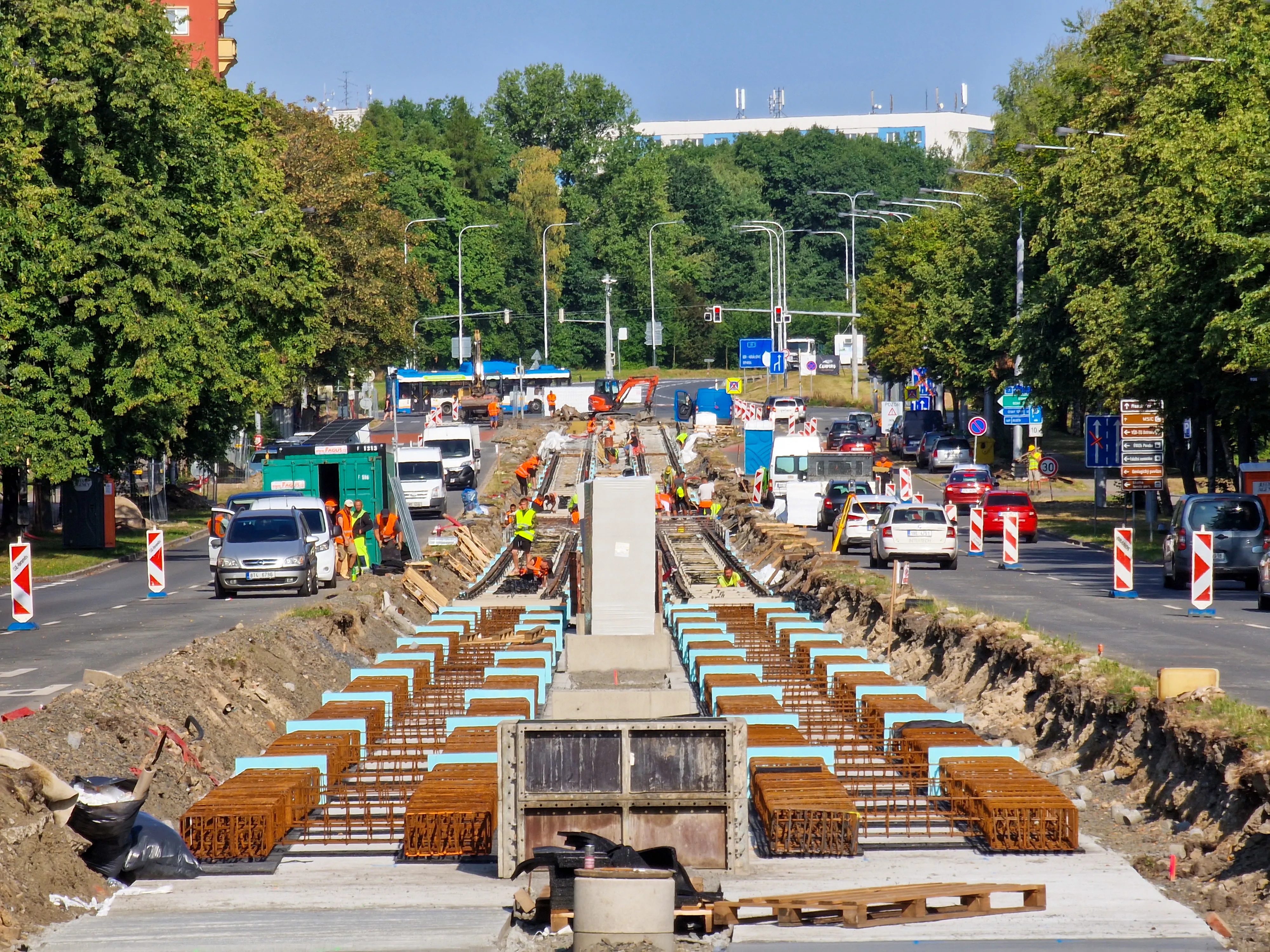 Modernizace na ul. Opavská intenzivně pokračuje. V Porubě vzniká nejdelší úsek nejmodernější tratě v Ostravě.