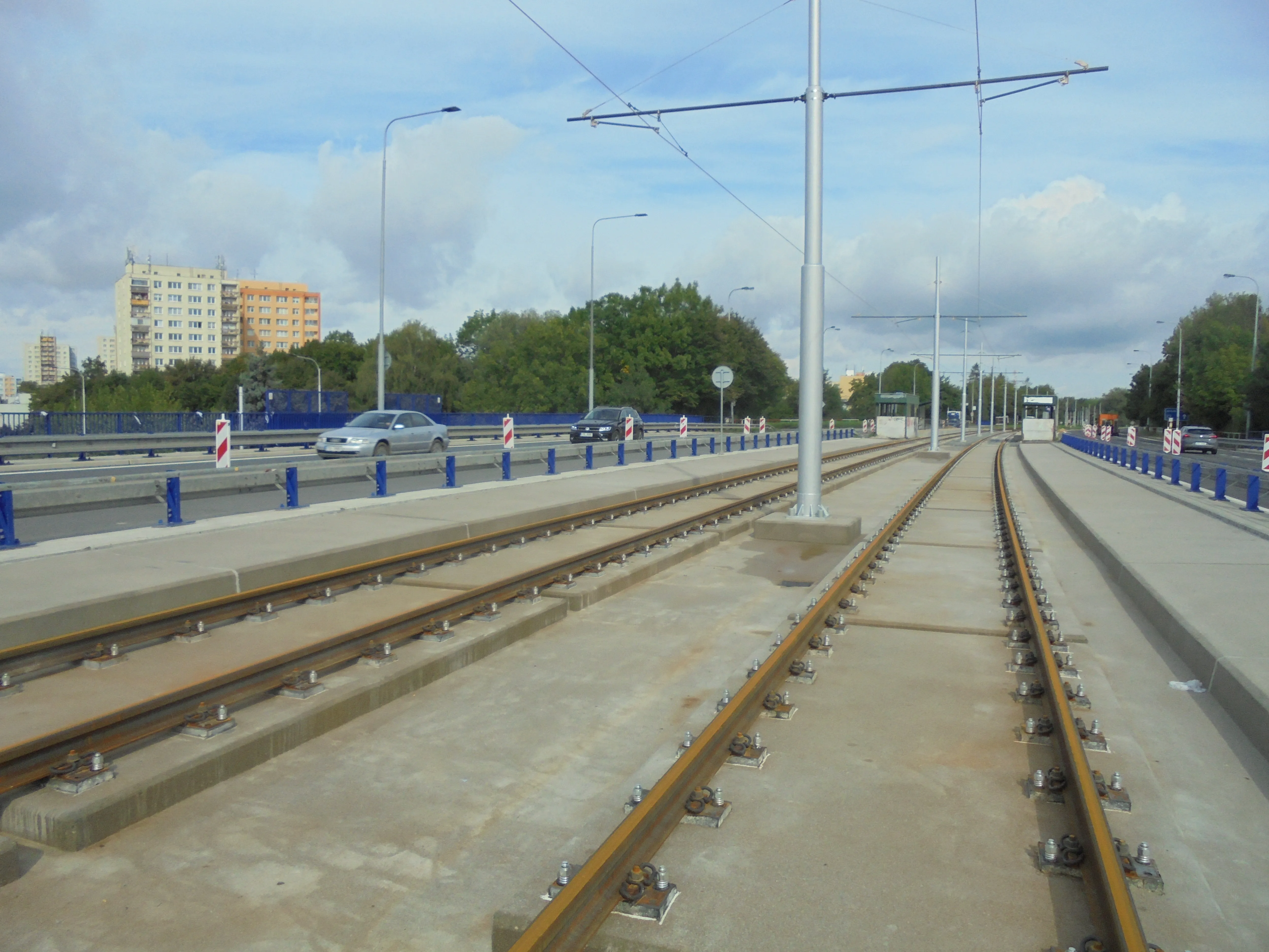 Tišší provoz tramvají, ale i bezbariérové nástupiště