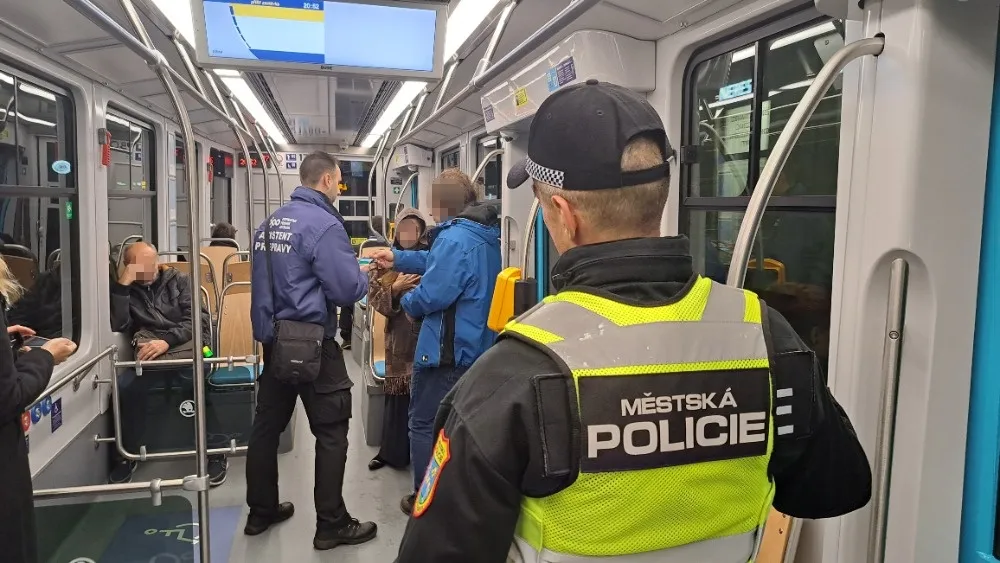 Každý šestý cestující vyloučen z přepravy. Výsledek noční bezpečnostní akce DPO a MPO