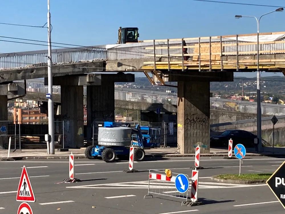 Lávka nad Bazaly se dočkala