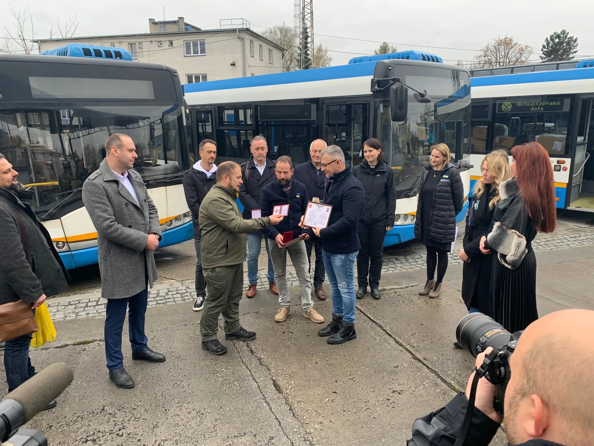 DPO daroval Ukrajině sedm autobusů