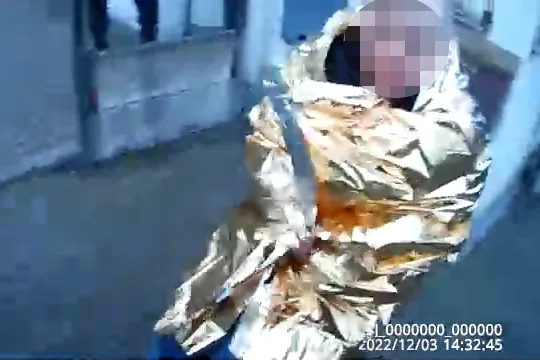 Promrzlí a dezorientovaní senioři na ulici