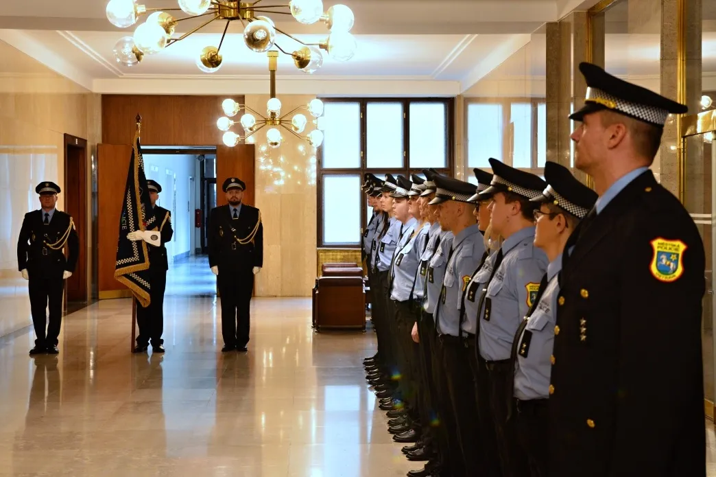 Noví strážníci složili slib do rukou primátora