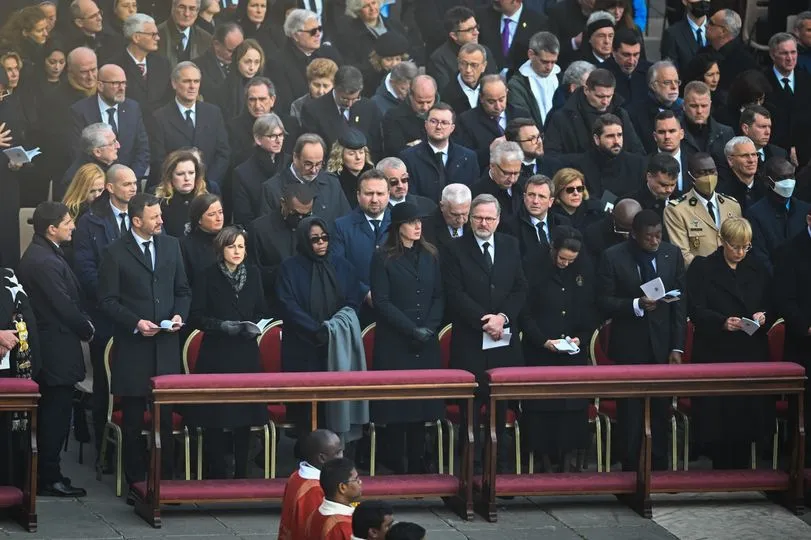 Premiér Petr Fiala se ve Vatikánu zúčastnil pohřbu emeritního papeže Benedikta XVI.