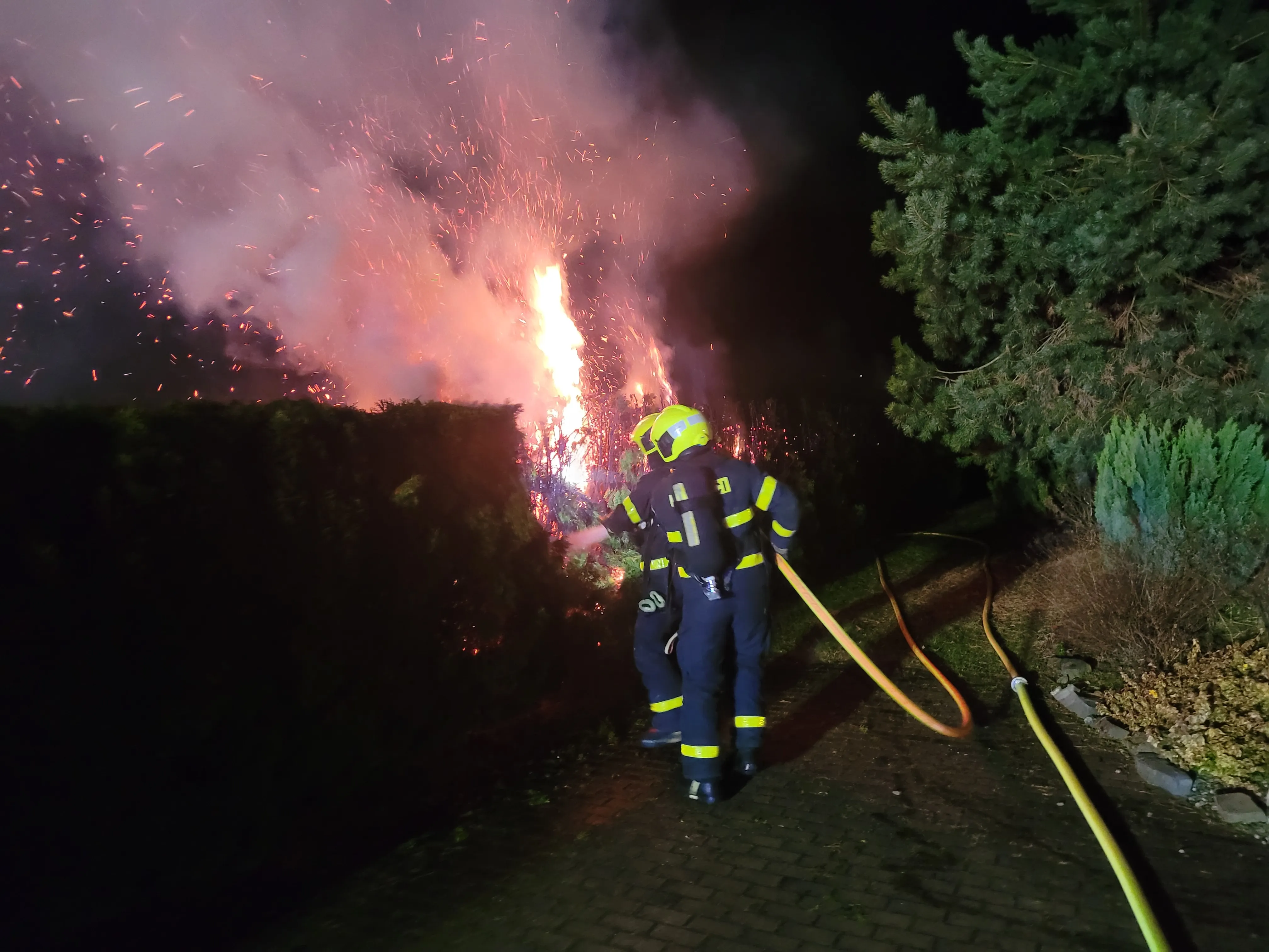 Hasiči v průběhu noci ze Silvestra na Nový rok likvidovali na pět desítek požárů