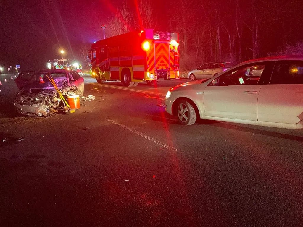 Po dopravní nehodě tří osobních automobilů v Ostravě muselo být ošetřeno devět lidí