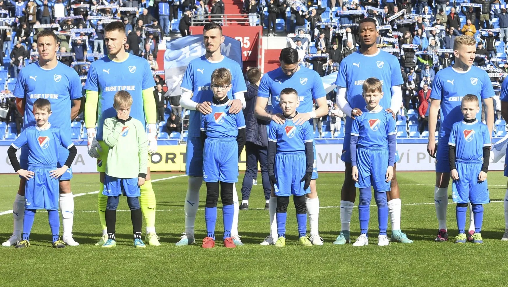 Baník navázal spolupráci s organizací Mikasa, která se zabývá pomocí lidem s autismem a mentálním postižením.