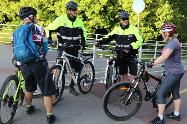 Strážníci se zaměřují na cyklisty a jezdce na koloběžkách