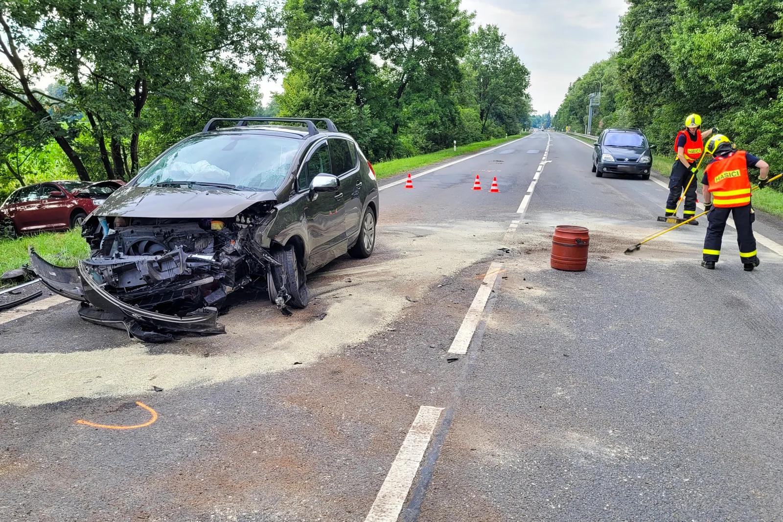 Dva lidé byli zraněni při dopravní nehodě v Mošnově, jednoho z nich museli hasiči vyprostit