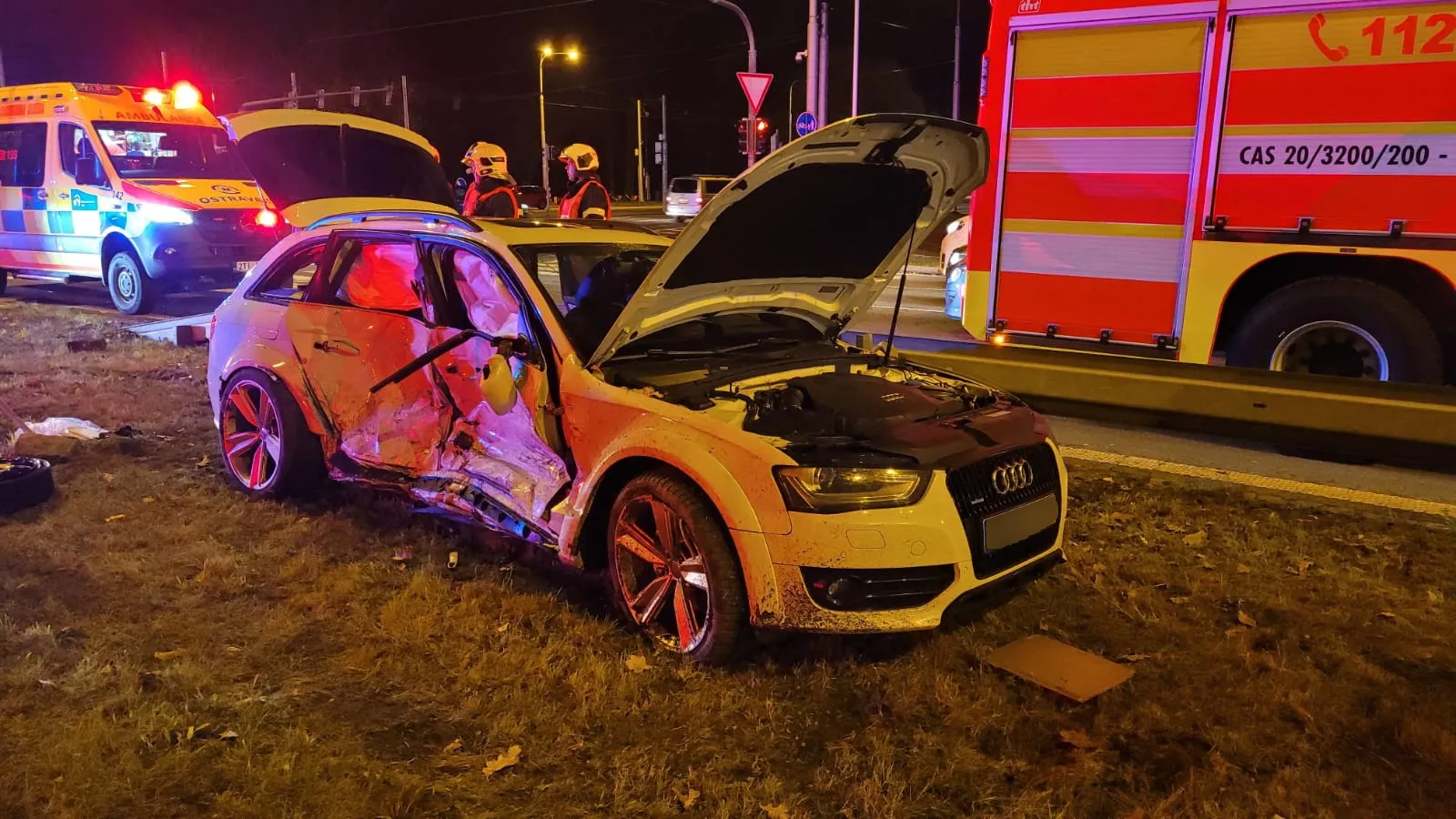 Při nehodě dvou aut se zranilo pět lidí