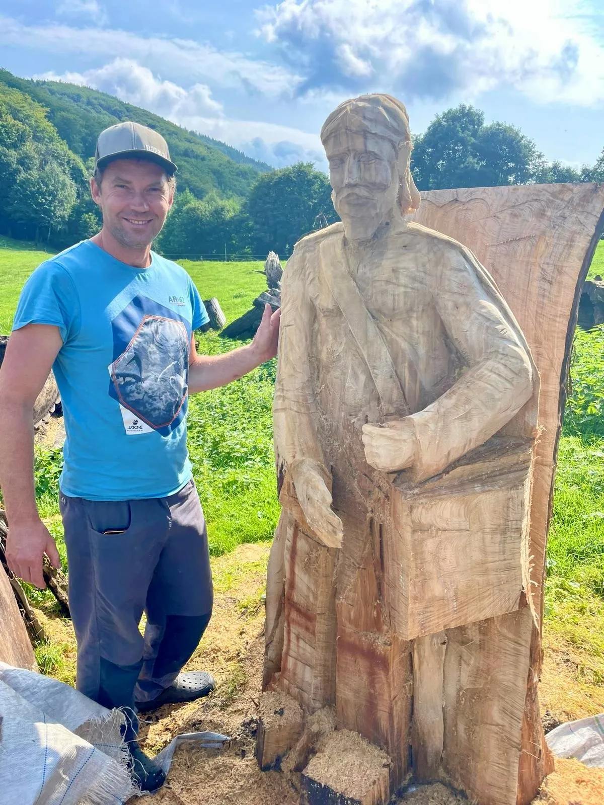 Ostravské Vánoce budou mít letos zcela nový dřevěný betlém, umělecký řezbář jej vytvořil na míru a ponese tradiční havířské prvky