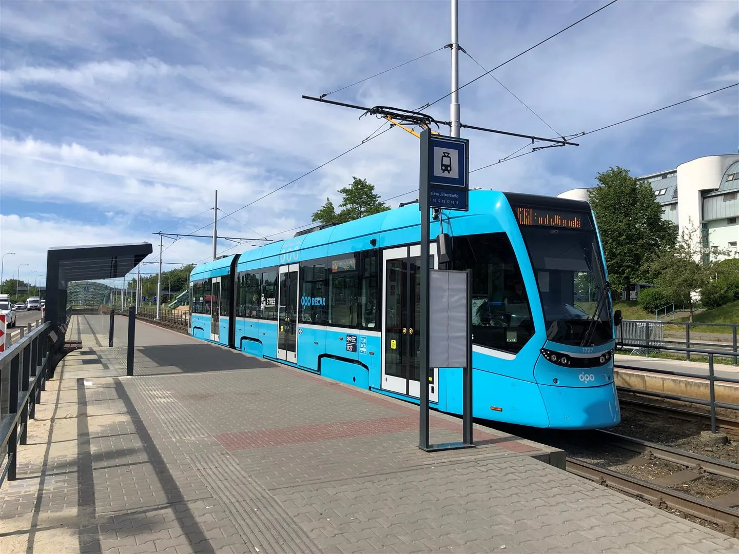 DPO PLNÍ PLÁN A MODERNIZUJE 11 ZASTÁVEK. PRVNÍ JE HOTOVÁ