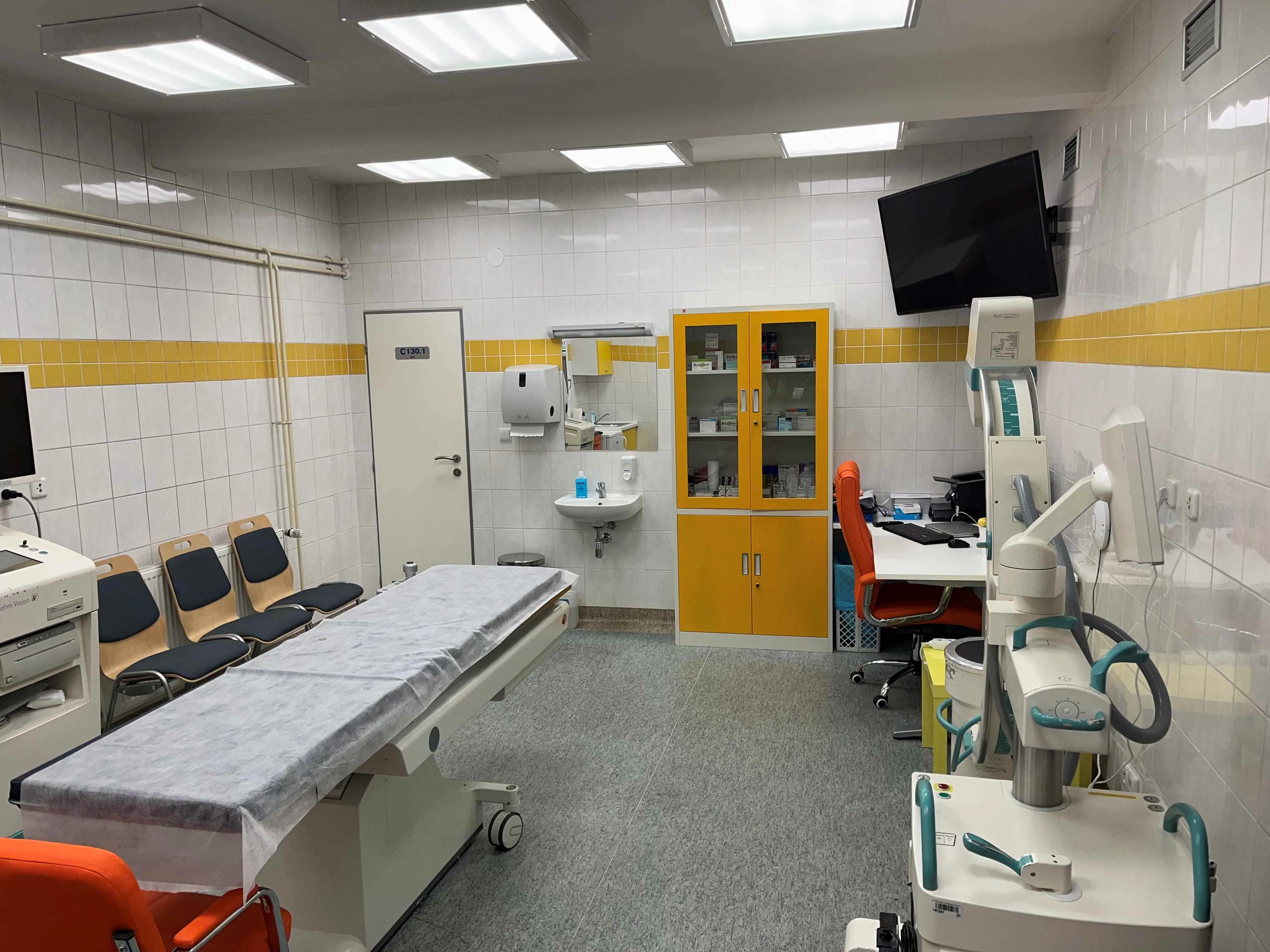 Zdravotníci FN Ostrava ošetřují hráče na mistrovství světa v ledním hokeji