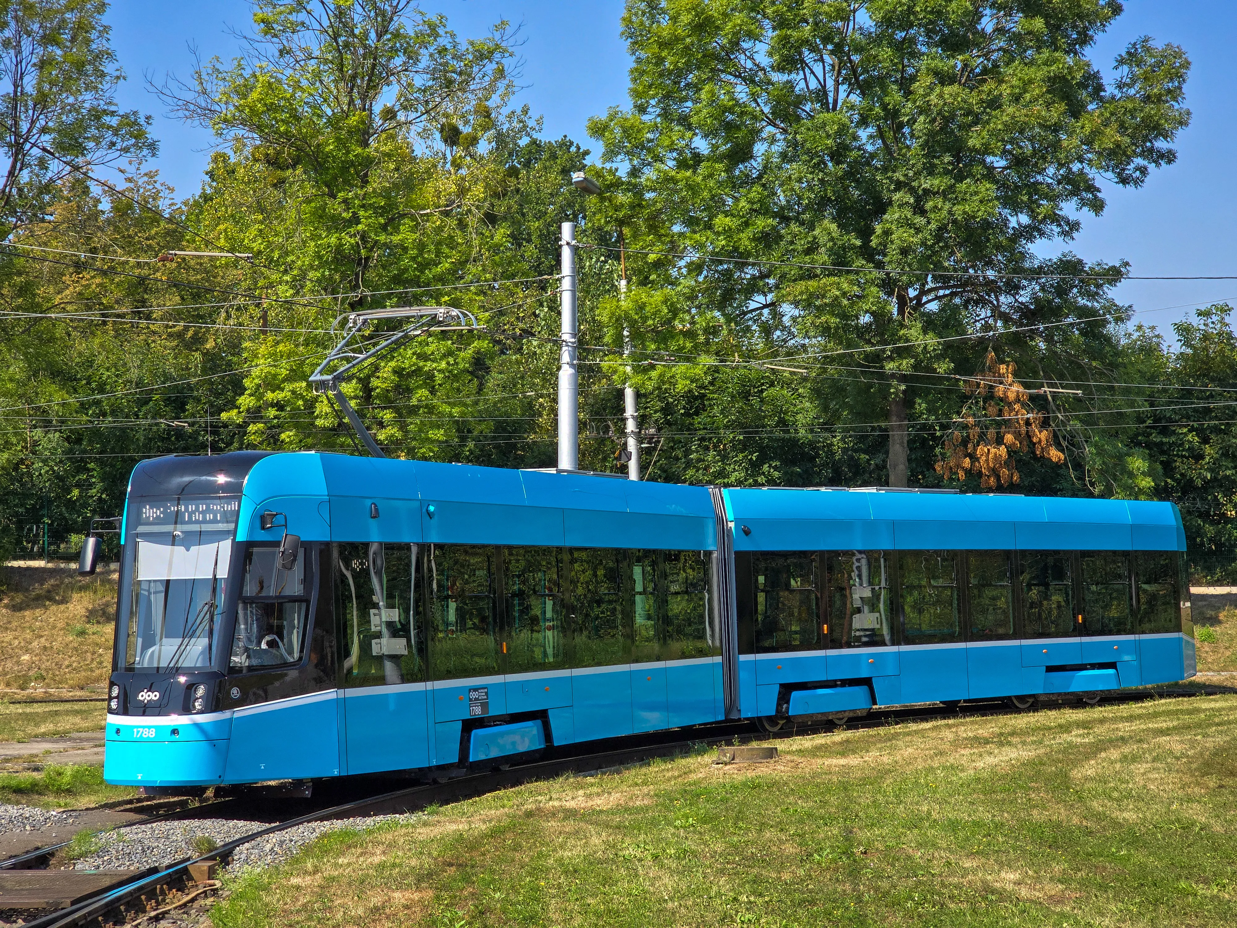 FLOTILA JE KOMPLETNÍ. OSTRAVOU JEZDÍ VŠECH 38 MODERNÍCH TRAMVAJÍ ŠKODA 39T