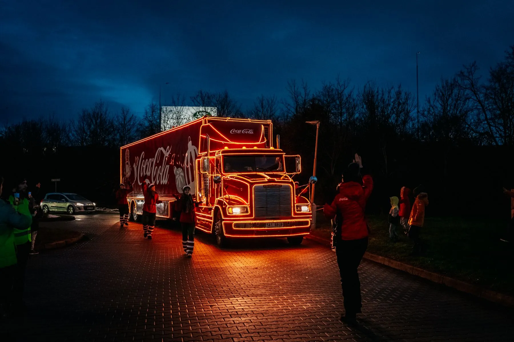 Vánoční kamion Coca-Cola přiváží do Ostravy zážitky, laskavost a to pravé sváteční kouzlo pro každého.