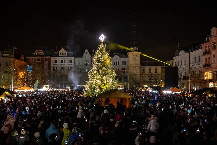 V Ostravě se rozsvítil vánoční strom