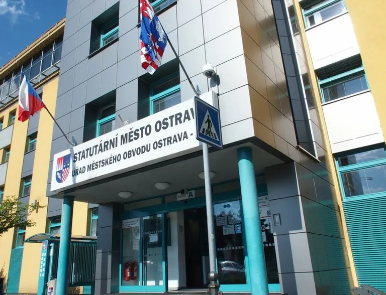 Bezplatná právní poradna na Ostravě-Jihu rozšiřuje služby. Nově nabízí pomoc i při dopravních nehodách