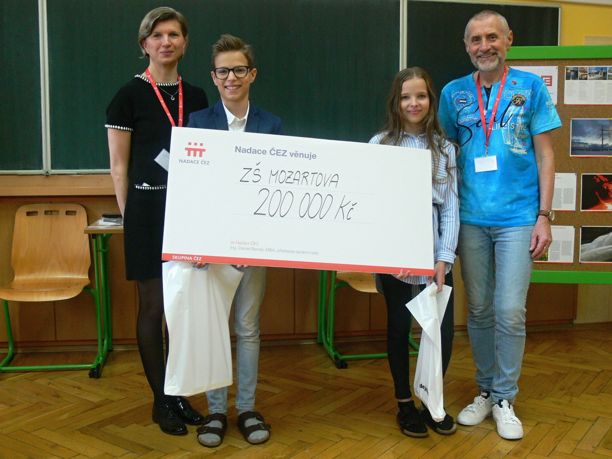 Noví Einsteinové a Curieové mohou zazářit v soutěži Vím proč. Za video s nejlepším fyzikálním pokusem je výhra 200 000 korun