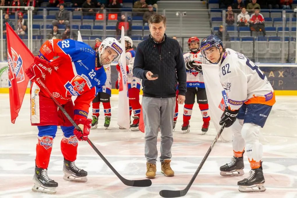 Klub HC RT TORAX Poruba 2011 podpořil babyboxy charitativním utkáním