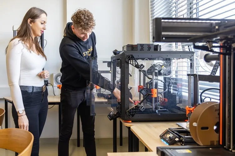 Na VŠB – Technické univerzitě Ostrava vzniklo nové školící a výukové centrum, které podpoří rozvoj 3D tisku