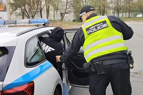 Víkendová akce ostravských strážníků odhalila hledané osoby a zaměřili se na prevenci zdravotních rizik