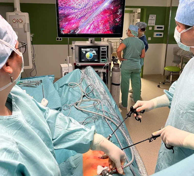 Karvinská hornická nemocnice běžně operuje kýlu speciální metodou německého lékaře