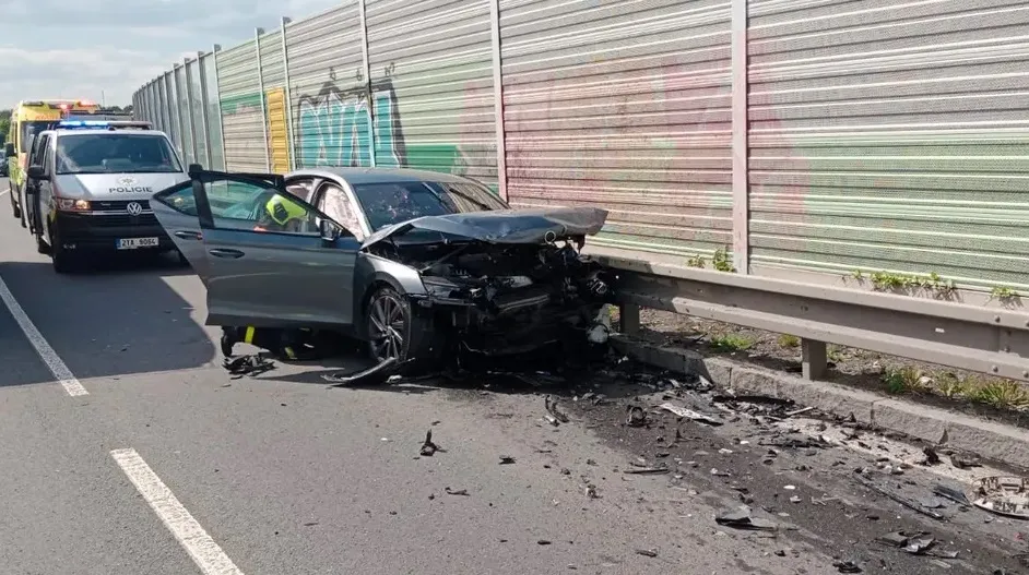 U dopravní nehody dvou osobních automobilů se zranily čtyři osoby