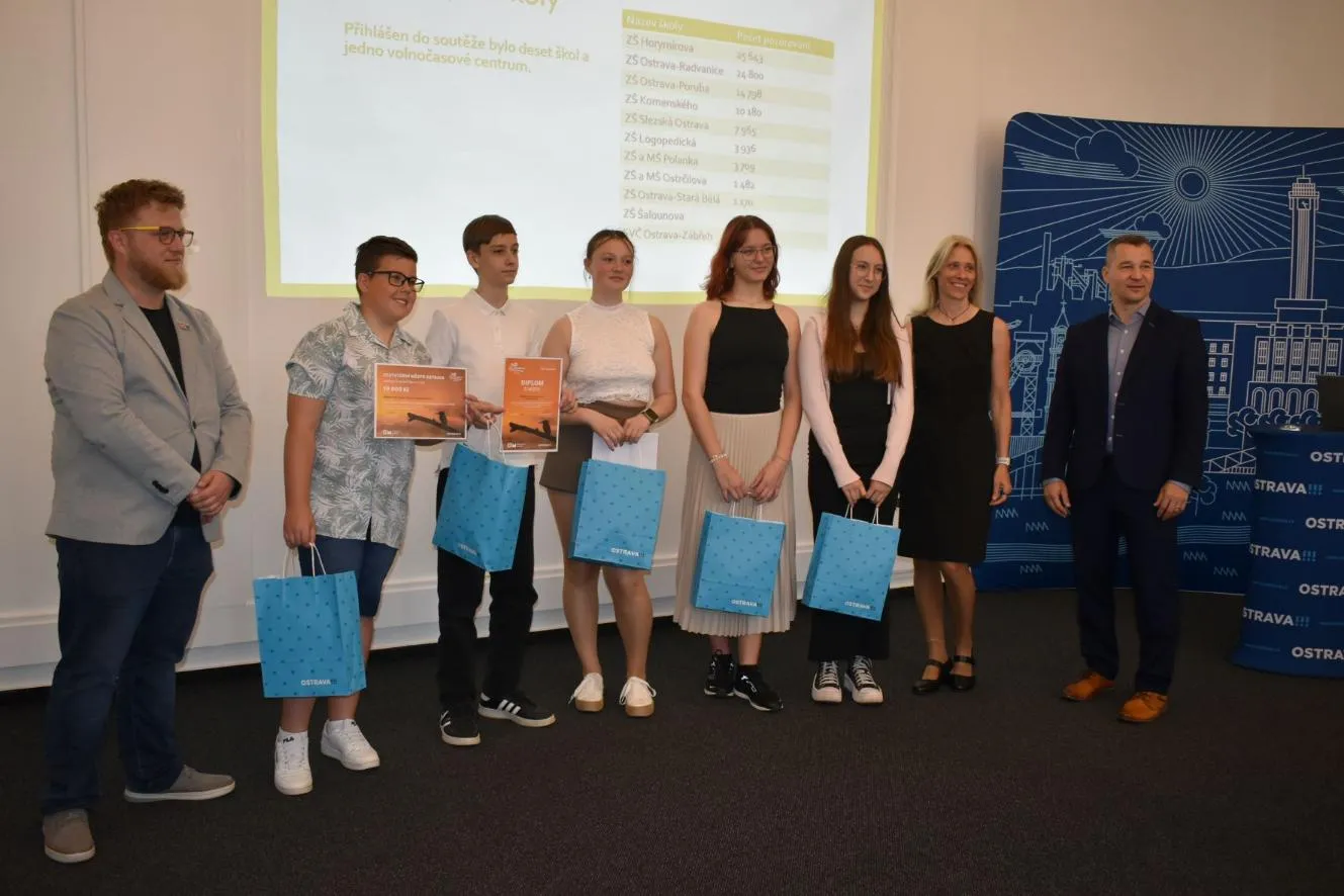 Městská příroda pod drobnohledem ostravských školáků. Ostrava ocenila školy, které se zapojily do celosvětového projektu City Nature Challenge.