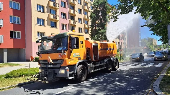 Ostravské komunikace osvěžují město mlhou. Pomáhají lidem přežít tropy