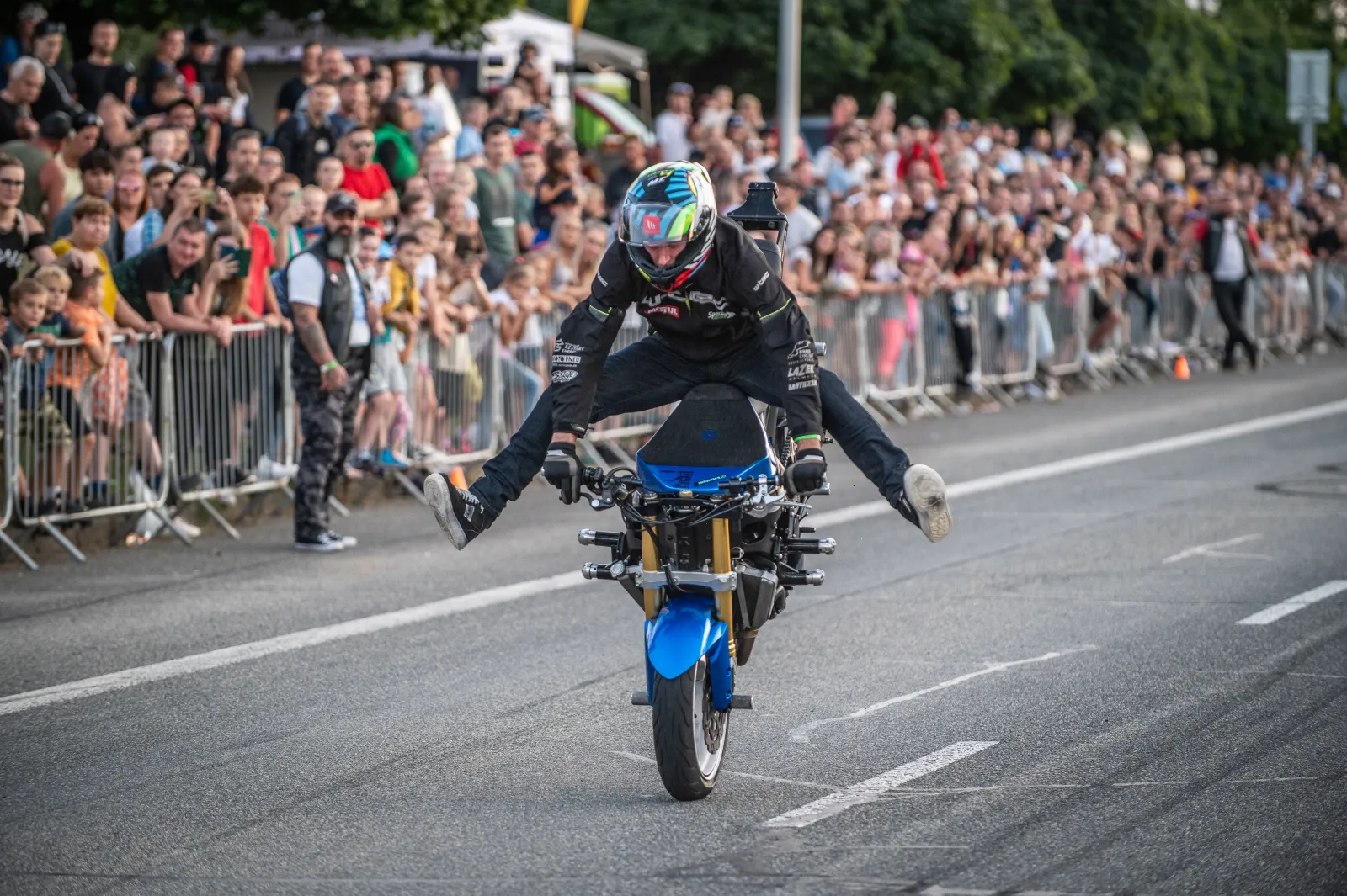 Motoristická show RoadCircus přiveze na Jih rychlá auta, motorky i hvězdy
