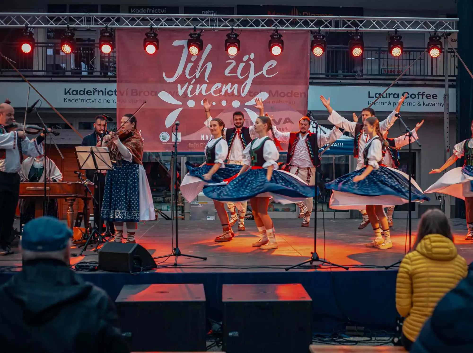 Pátý ročník festivalu Jih žije vínem nabídne degustace i cimbálovky