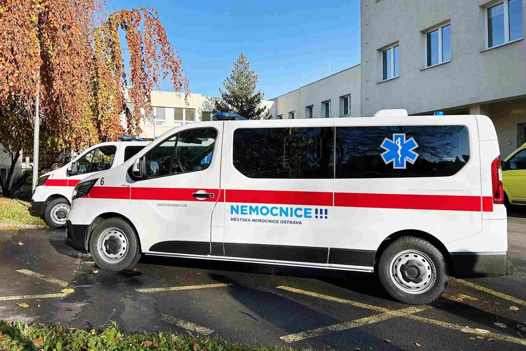 Městská nemocnice Ostrava začíná převážet pacienty novými sanitkami