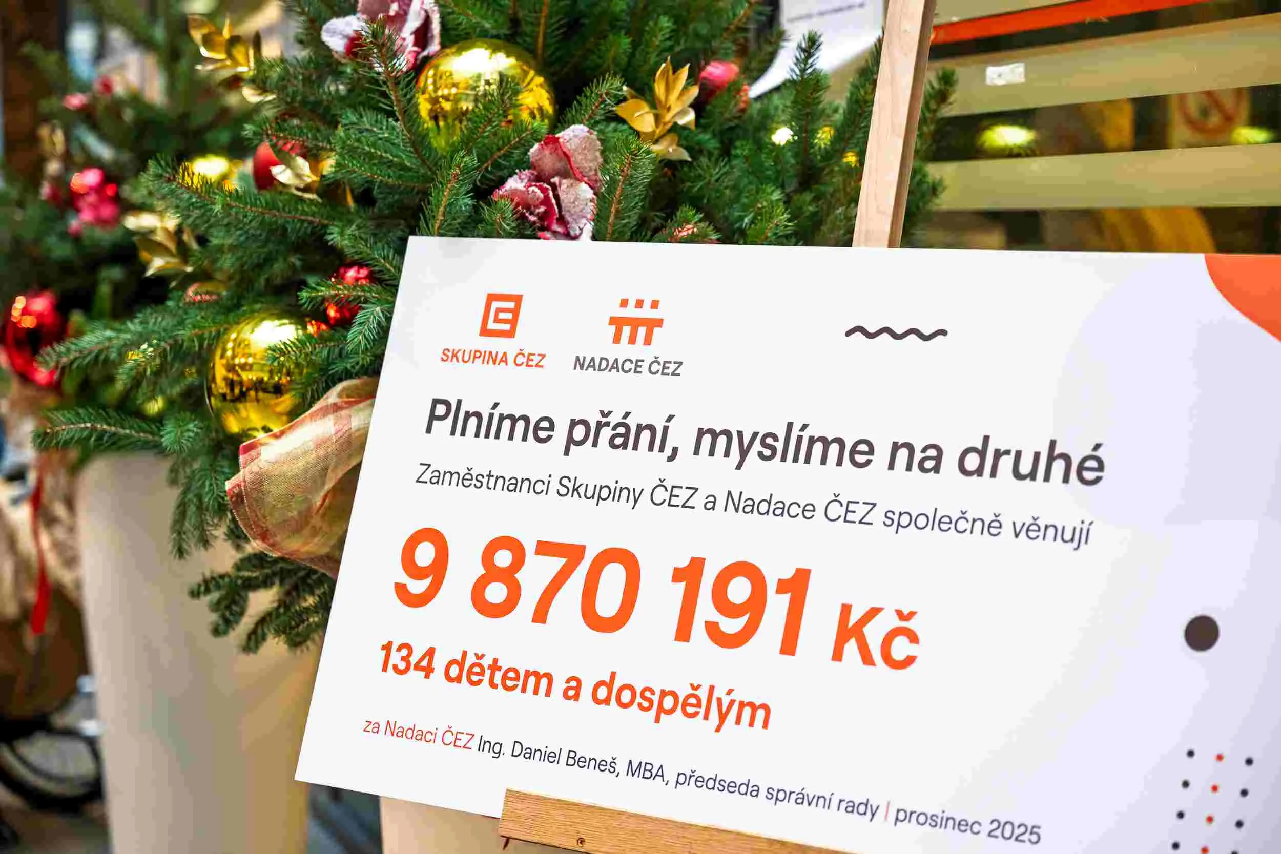 Pro lidi v tíživé životní situaci vybrali zaměstnanci ČEZ spolu s Nadací ČEZ 9,8 milionu korun